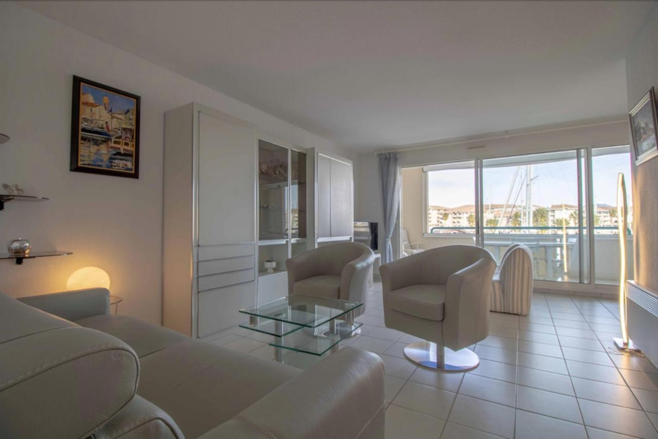 Apartment With Balcony And View On The Port Frejus Exterior photo