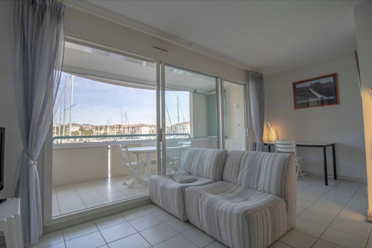 Apartment With Balcony And View On The Port Frejus Exterior photo