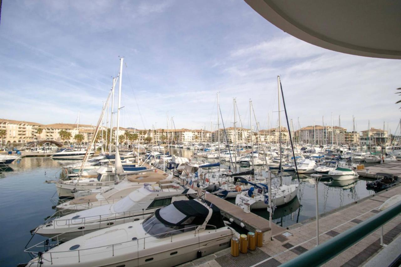 Apartment With Balcony And View On The Port Frejus Exterior photo