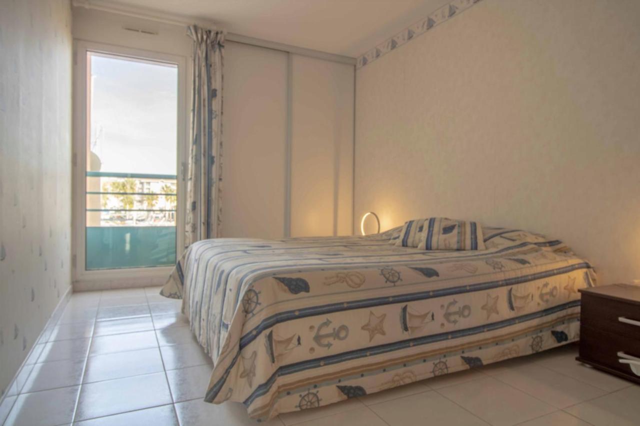 Apartment With Balcony And View On The Port Frejus Exterior photo